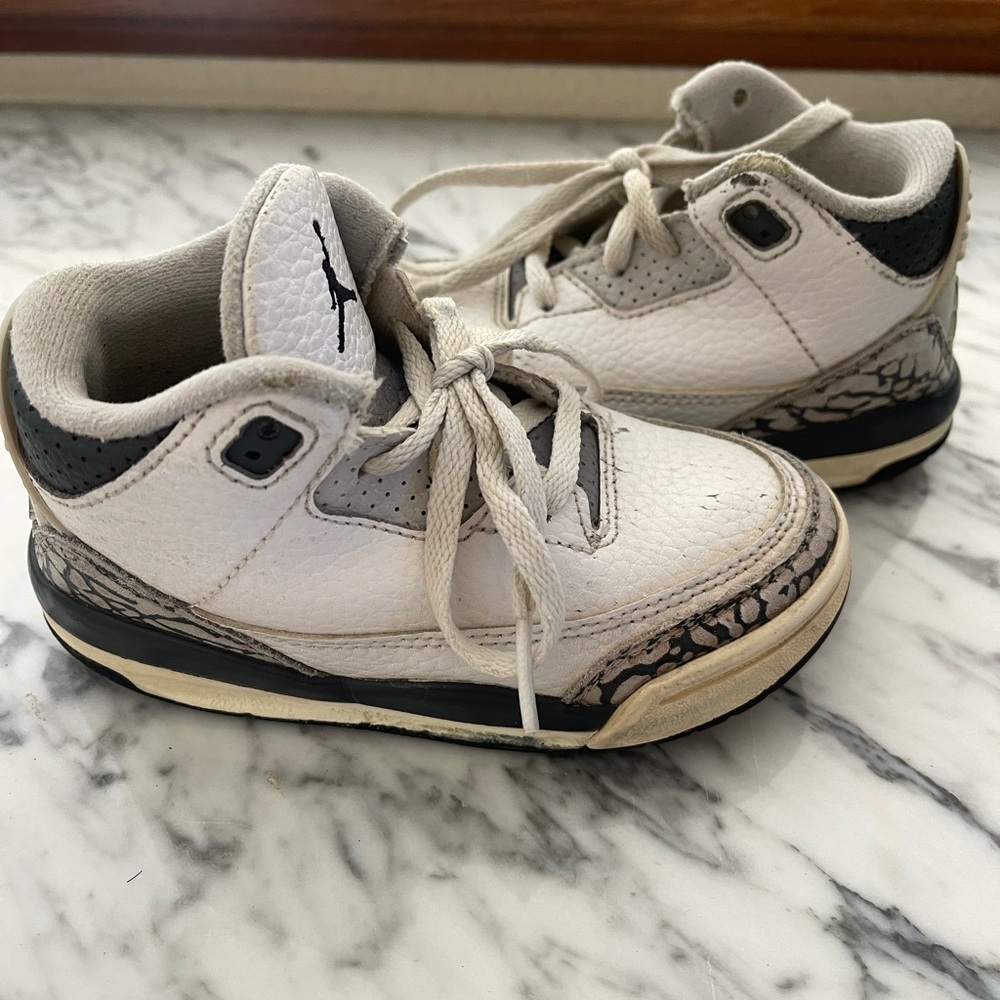 Air Jordan 3 Retro Hide N Sneak Toddler Sneakers